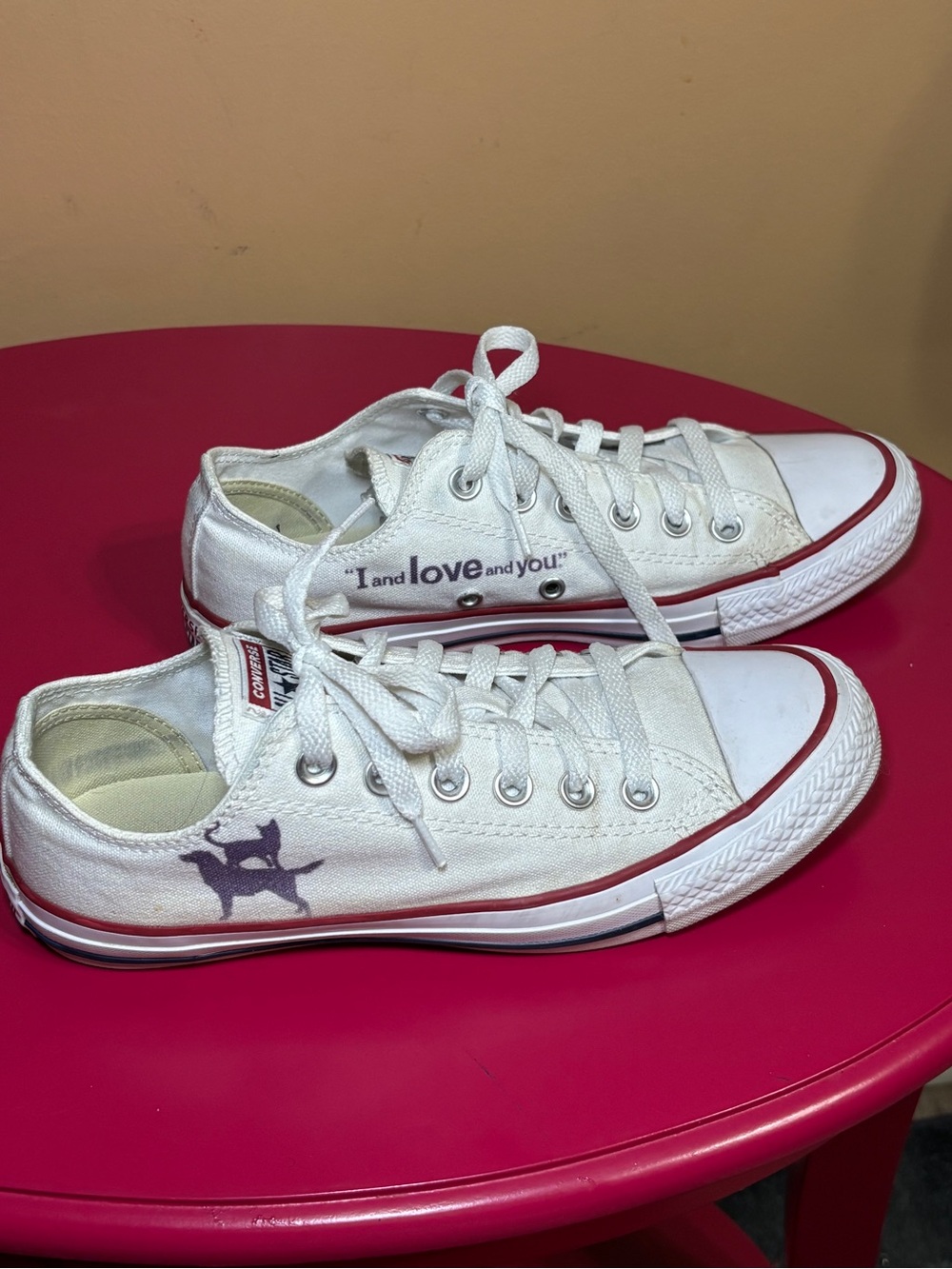 Converse White Canvas Low Top Sneakers with Red Trim Unisex Men’s size 5.
